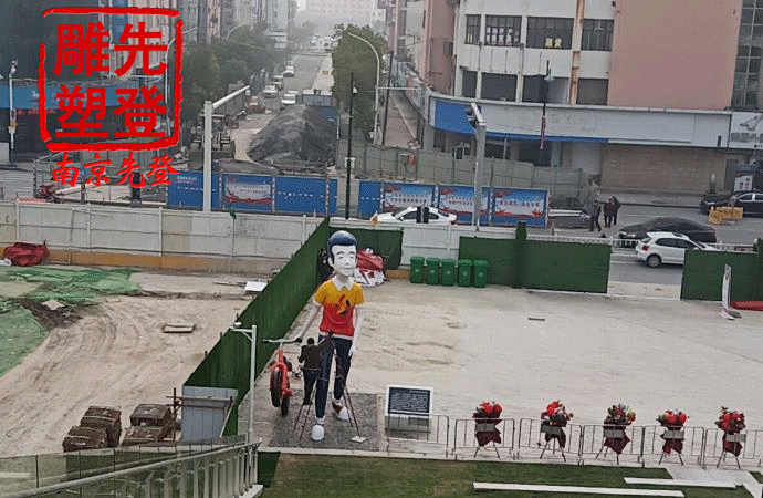 不銹鋼人物雕塑 (1).gif